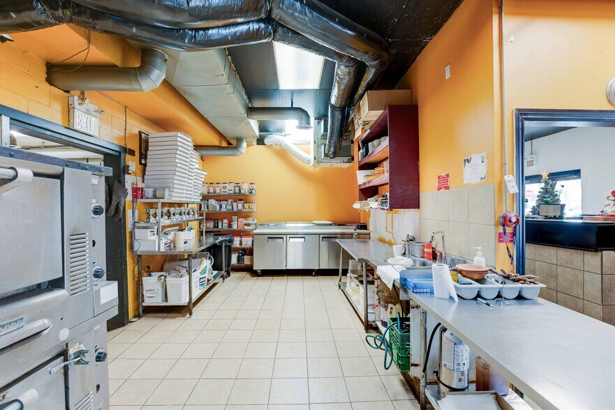 More Photos Of 231 St Paul St W, St Catharines General Retail For Sale