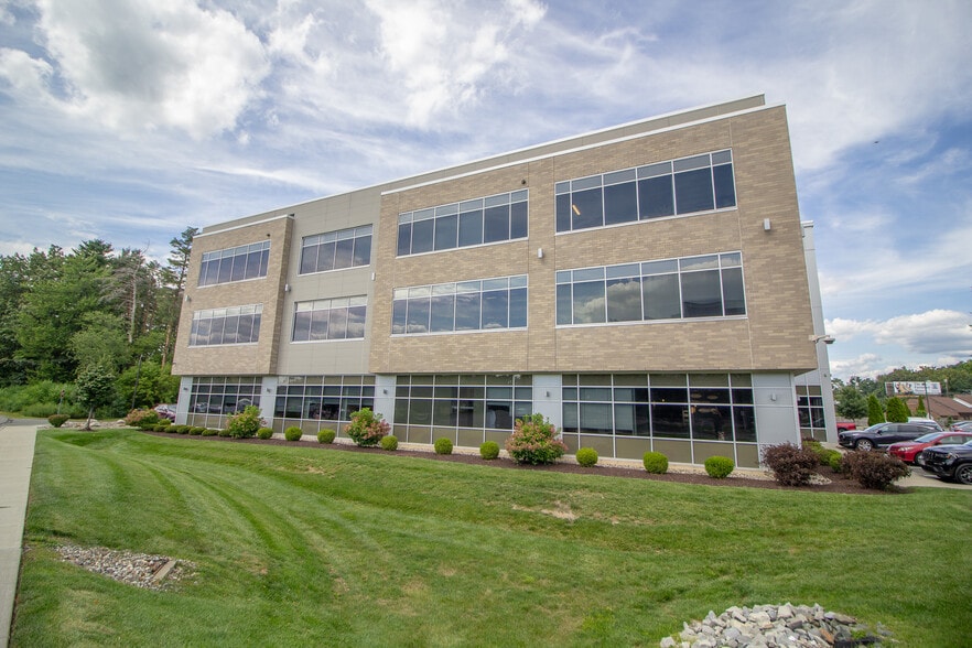 More Photos Of 1712 Route 9, Halfmoon Office For Lease