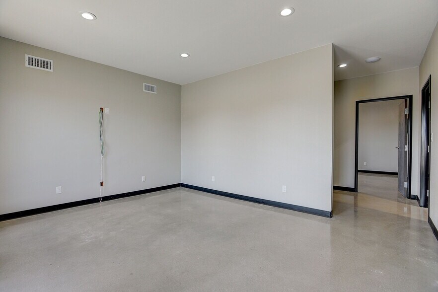 More Photos Of 1069 County Road 264, Bertram Unknown For Lease