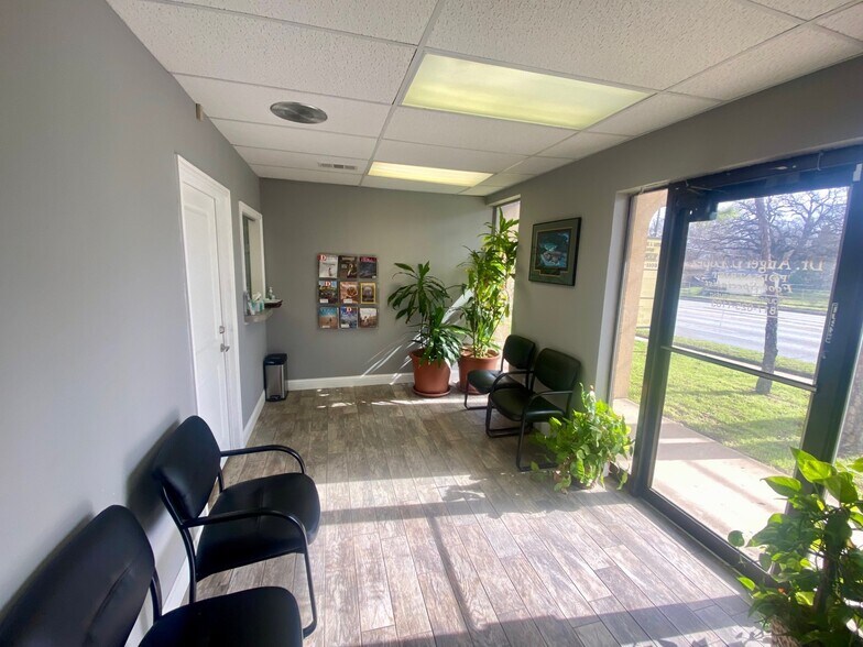 More Photos Of 910 W Northside Dr, Fort Worth Medical For Lease