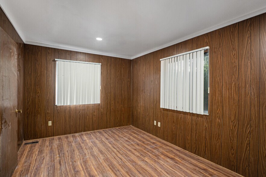 More Photos Of 3929-3933 W Court St, Flint Office For Sale