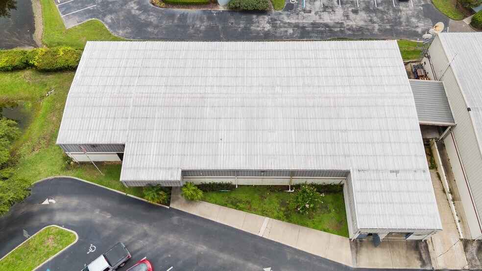 More Photos Of 1076 Florida Central Pky, Longwood Warehouse For Lease