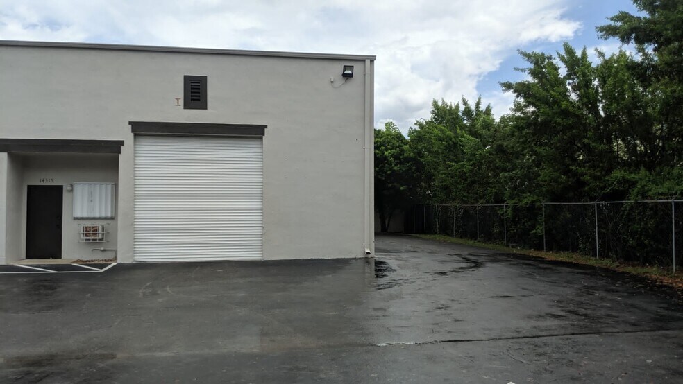 More Photos Of 14315 SW 139th Ct, Miami Warehouse For Lease