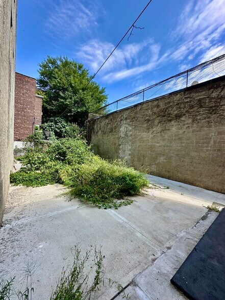 More Photos Of 3005 31st Ave, Astoria Medical For Lease