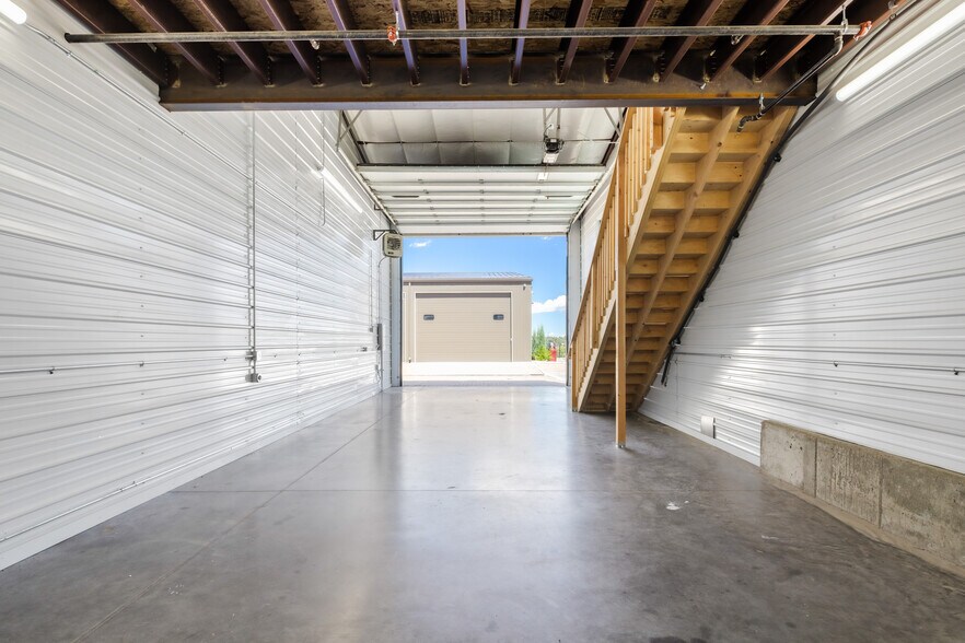 More Photos Of 560 Ames St, Lakewood Industrial For Sale