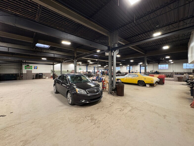 More Photos Of 110 Penn Ave, Pittsburgh Auto Dealership For Sale