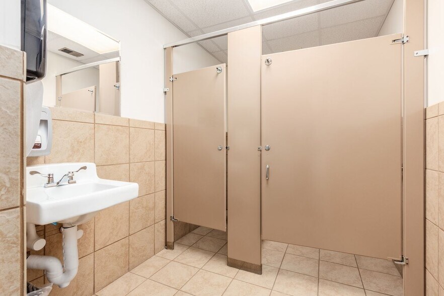 More Photos Of 6649 N High St, Worthington Medical For Sale