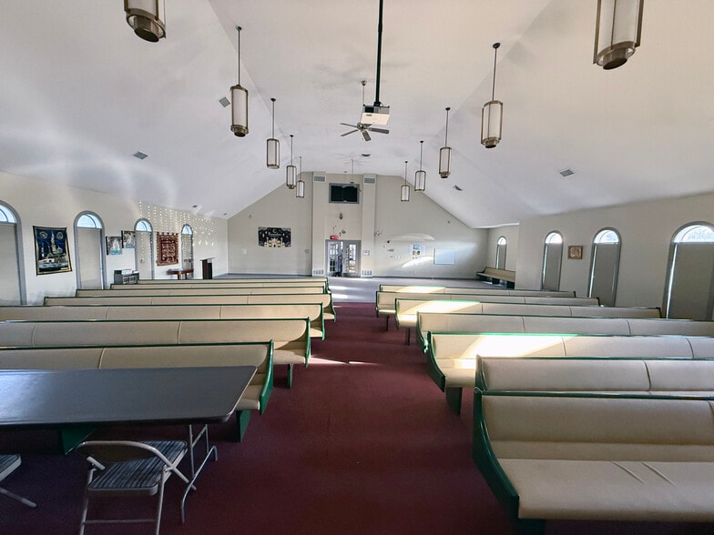 More Photos Of 11965 Allisonville Rd, Fishers Religious Facility For Sale