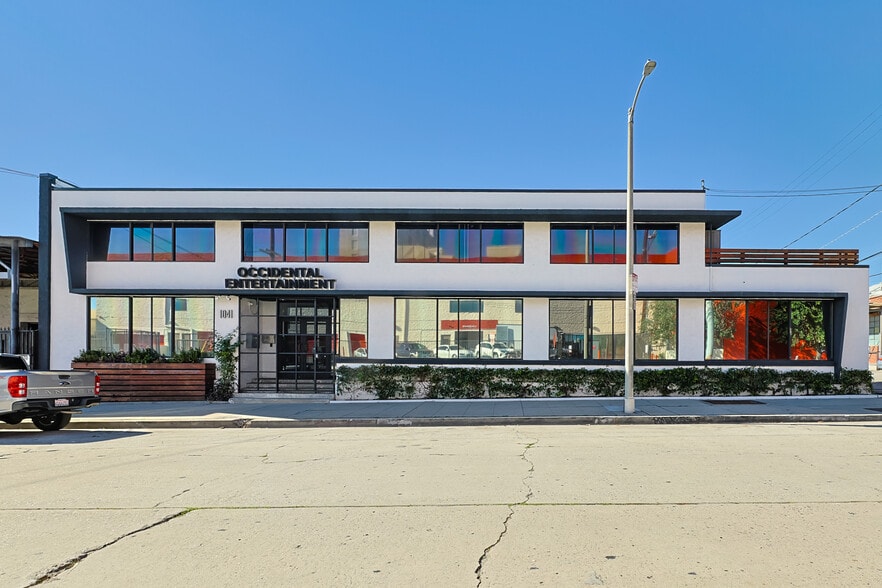 More Photos Of 1041 N Mansfield Ave, Los Angeles Light Distribution For Lease