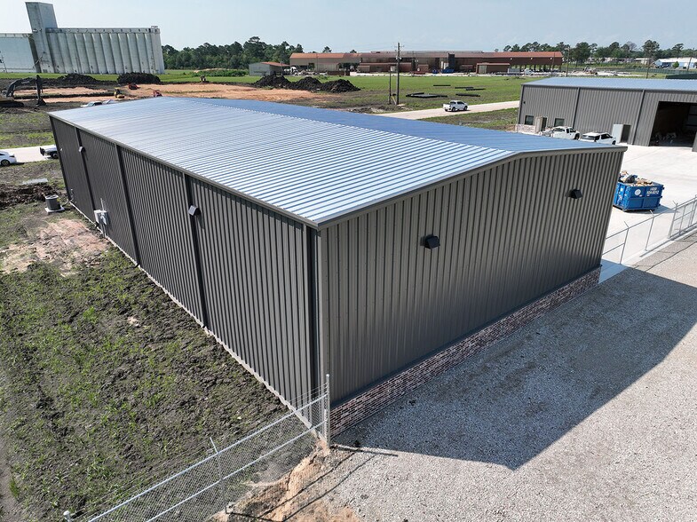 More Photos Of 8690 Industrial Parkway, Beaumont Warehouse For Lease