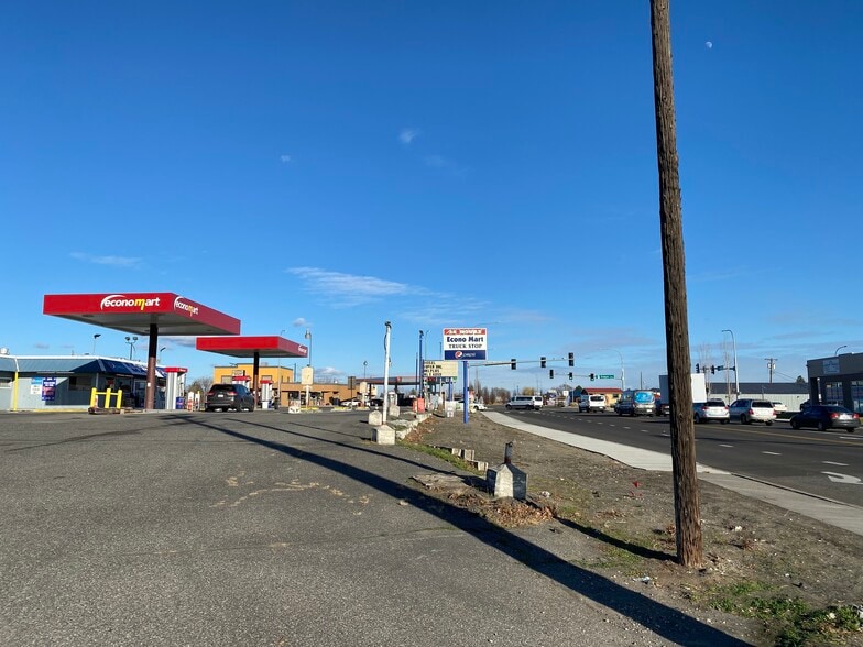More Photos Of 1211 E Lewis St, Pasco Convenience Store For Sale