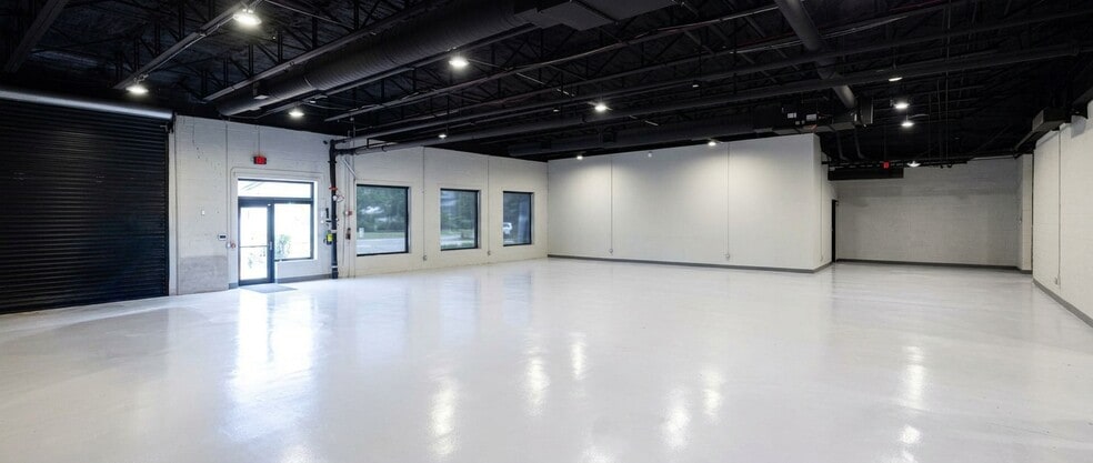 More Photos Of 2232 2nd Ave S, Saint Petersburg Flex For Lease