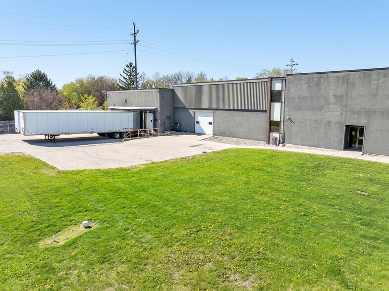 More Photos Of 206 Garfield Ave, Menasha Manufacturing For Sale