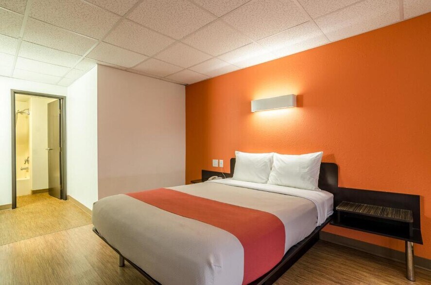 More Photos Of 4817 S Lincoln Ave, York Hotel For Sale