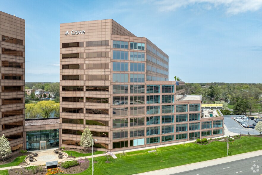 More Photos Of 1 Mid America Plz, Oakbrook Terrace Office For Lease