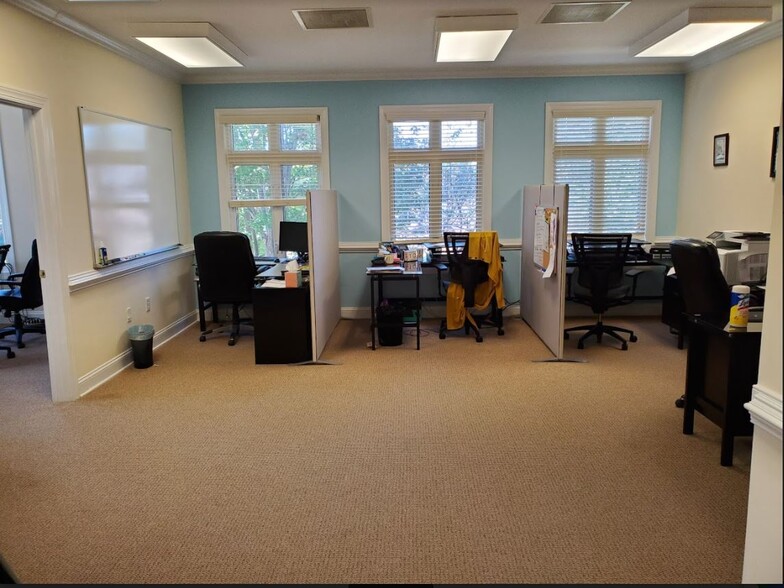 More Photos Of 5015 Southpark Dr, Durham Medical For Lease