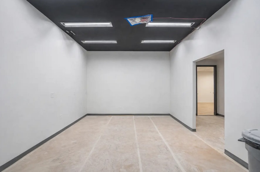 More Photos Of 837 Mannheim Rd, Bellwood Showroom For Sale