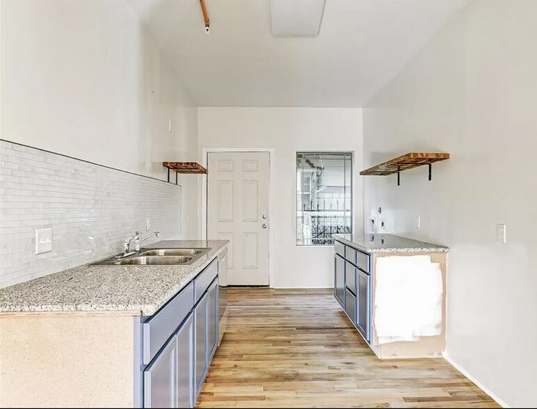 More Photos Of 2602 Isabella St, Houston Apartments For Sale