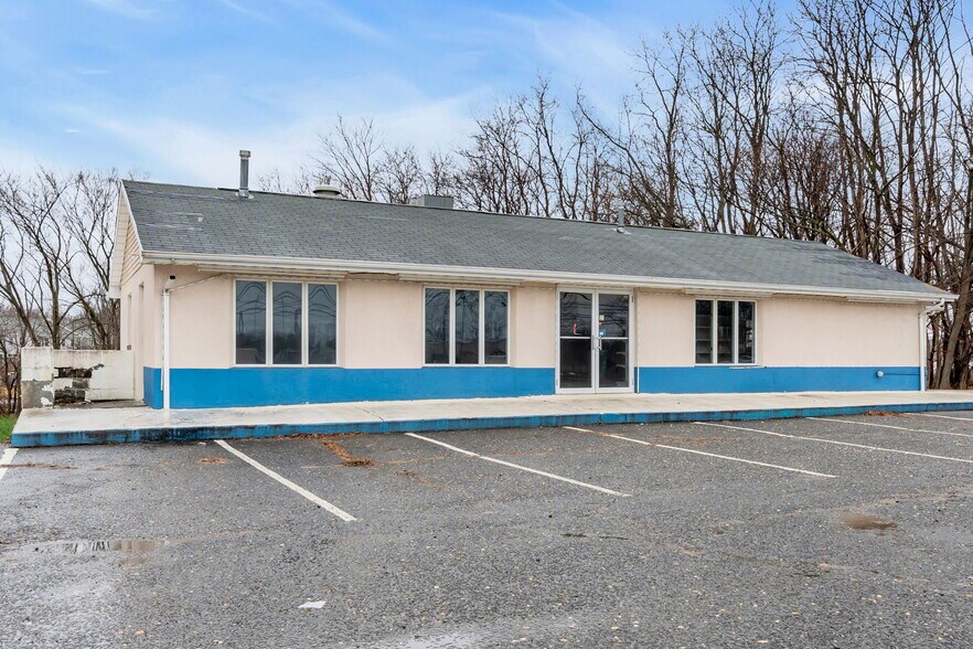 More Photos Of 320 State Route 33, Manalapan Township Restaurant For Sale
