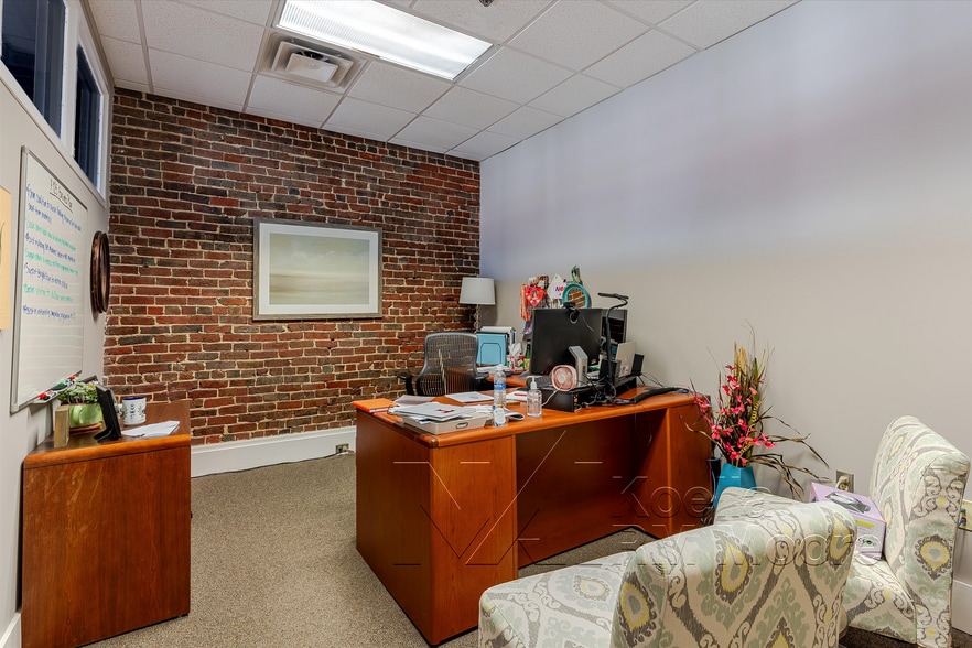 More Photos Of 17 Market Sq, Knoxville Storefront Retail Office For Sale