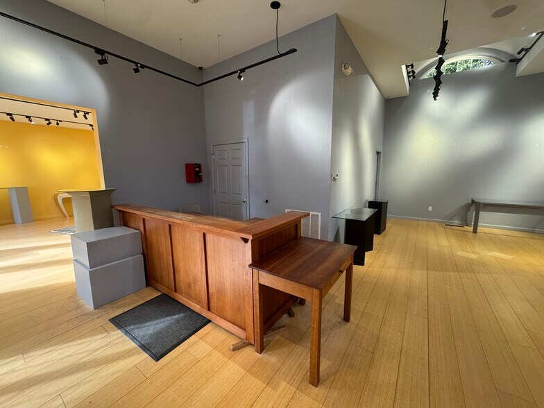 More Photos Of 307 Main St, Ogunquit Storefront For Lease