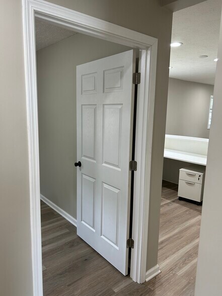 More Photos Of 4210 S 33rd St, Lincoln Office For Sale