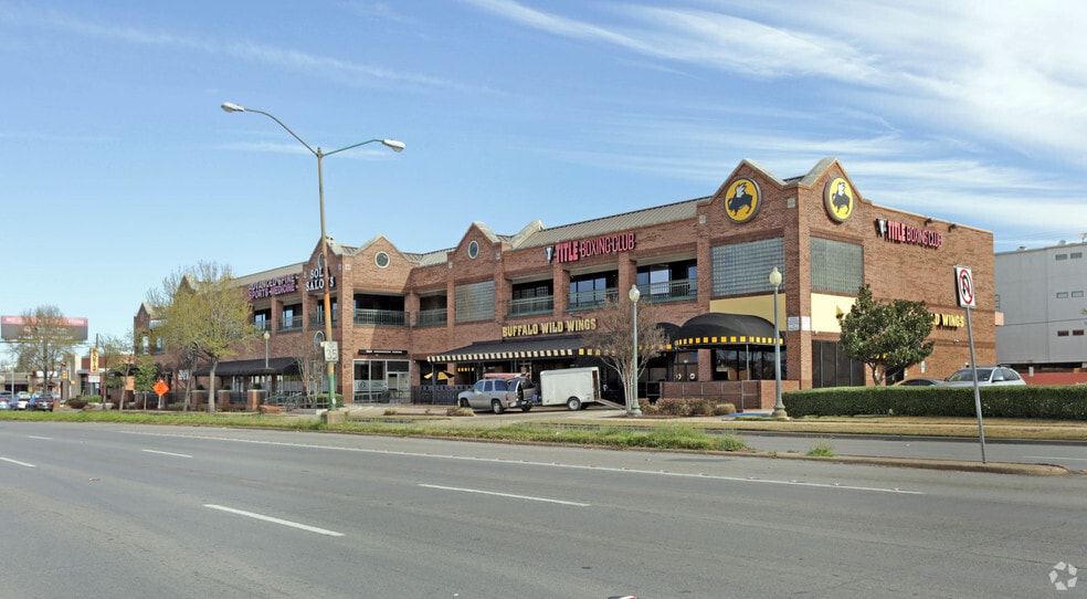 More Photos Of 4140 Lemmon Ave, Dallas General Retail For Lease