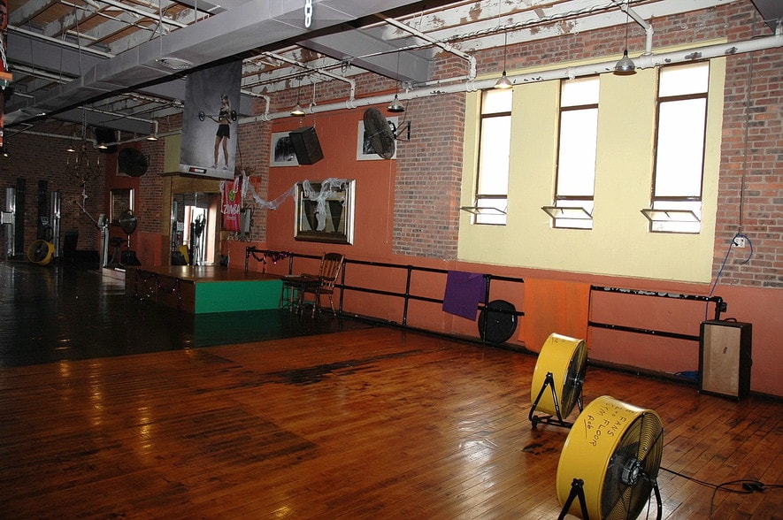 More Photos Of 10-30 Pearl St, Long Branch Warehouse For Lease