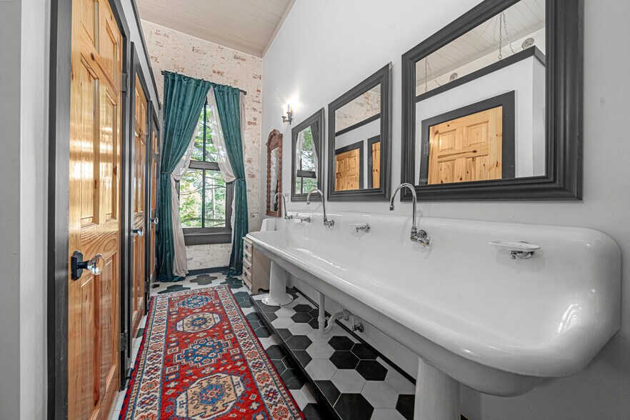 More Photos Of 411 E Front Ave, Chester Hospitality For Sale
