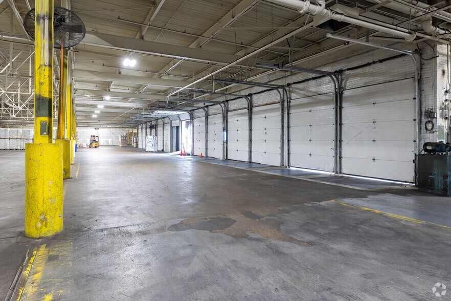 More Photos Of 7110-7140 N Broadway, Saint Louis Warehouse For Lease