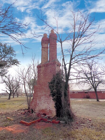 More Photos Of 1015 E Broadway St, Altus Land For Sale