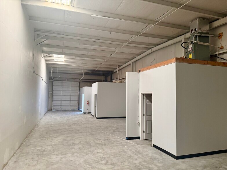 More Photos Of 925 Cripple Creek Dr, Lawrenceville Warehouse For Lease