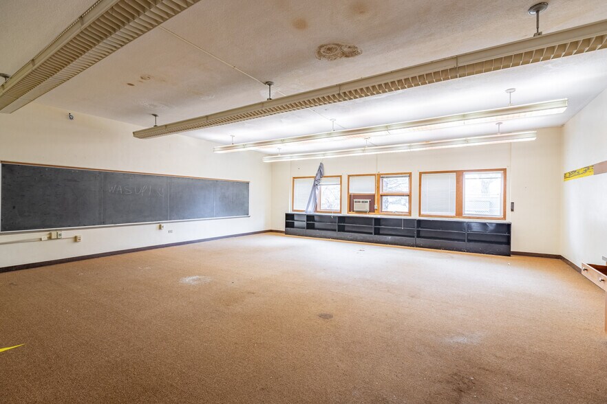 More Photos Of W7908 County Road Z, Onalaska Manufacturing For Sale