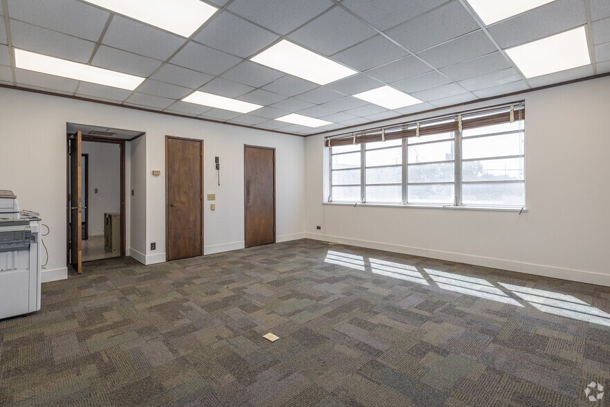 More Photos Of 800 Broadway St, San Antonio Office For Lease