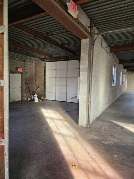 More Photos Of 30 Apsley St, Hudson Warehouse For Lease