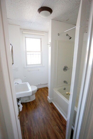 More Photos Of 380 Mclean Blvd, Paterson Freestanding For Lease