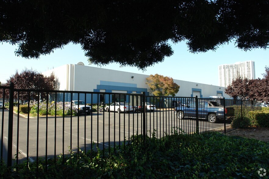 Primary Photo Of 1600 63rd St, Emeryville Distribution For Lease