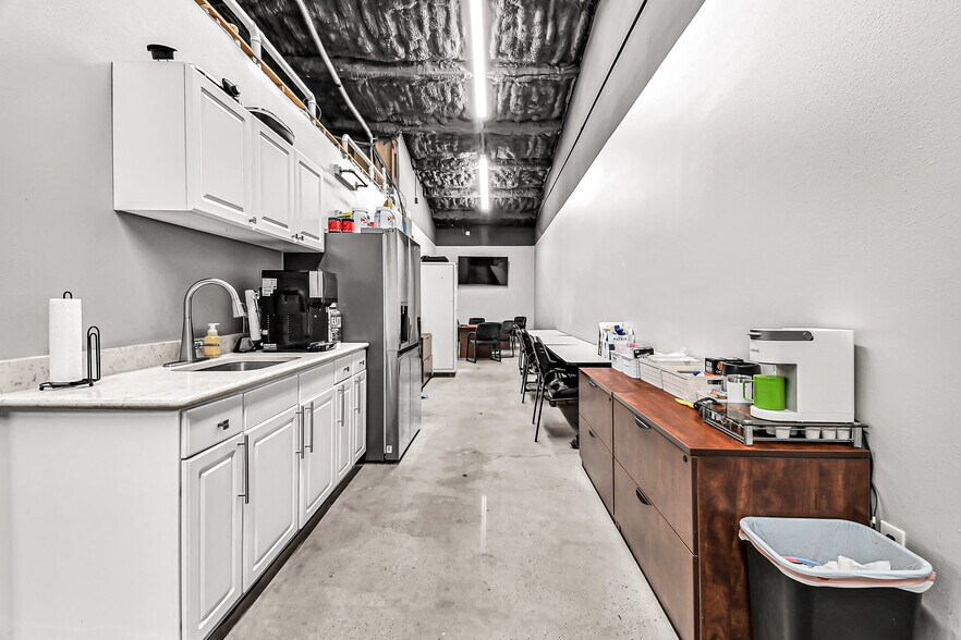 More Photos Of 122 Heatherwood Dr, Spring Loft Creative Space For Lease