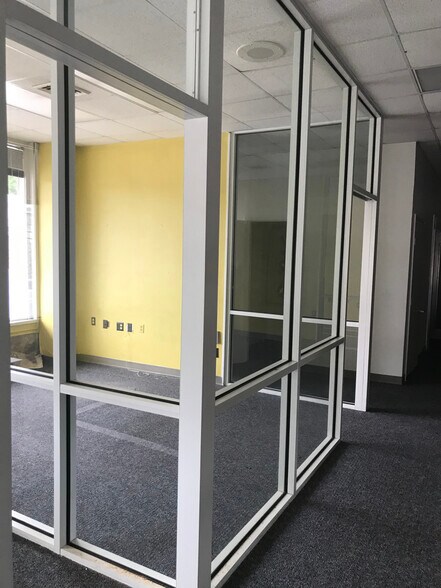 More Photos Of 337 Oak Ave, Spruce Pine Office For Lease