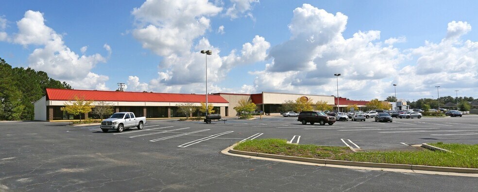 Primary Photo Of 2740-2830 E Pinetree Blvd, Thomasville General Retail For Lease