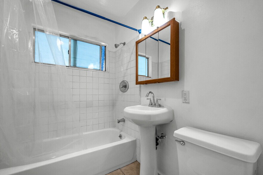 More Photos Of 614 6th Ave, Venice Apartments For Sale