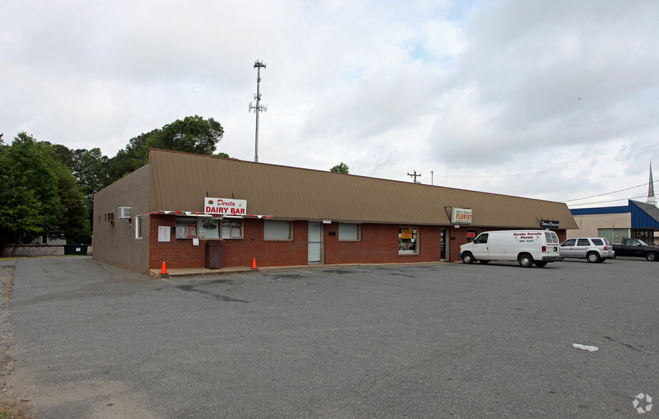 Primary Photo Of 2737-2741 W Sugar Creek Rd, Charlotte General Retail For Sale