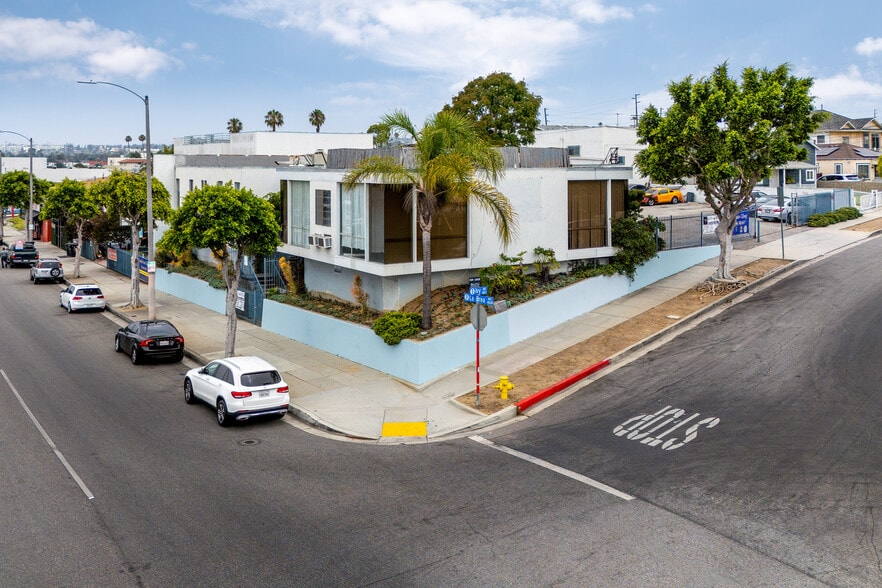 Primary Photo Of 400 N La Brea Ave, Inglewood Office For Lease
