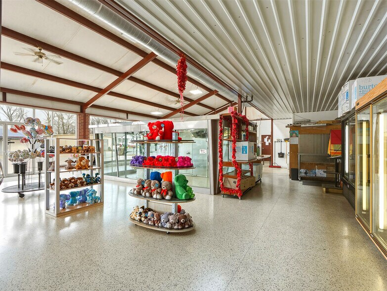 More Photos Of 530 N Mississippi Ave, Ada Freestanding For Sale