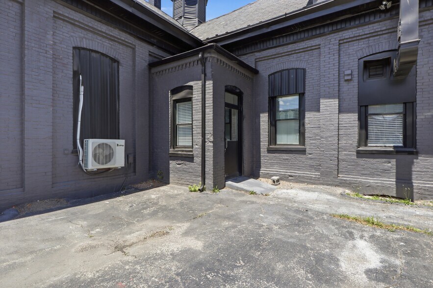 More Photos Of 805 E Prospect St, York General Retail For Sale