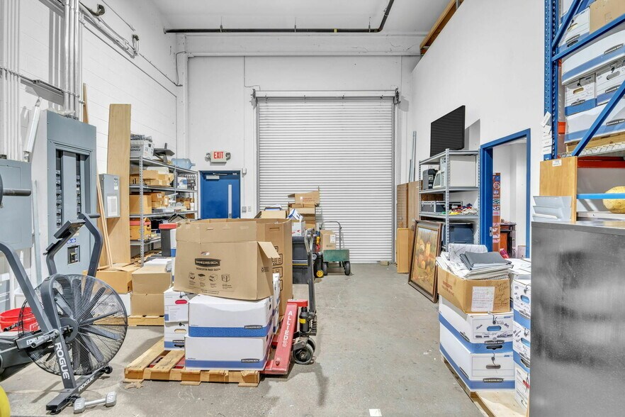 More Photos Of 2010 Castaic Ln, Knoxville Office For Sale