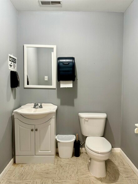 More Photos Of 78 Commerce Way, Killen Medical For Sale