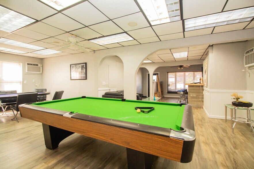 More Photos Of 636 Sunderland Rd, Worcester Freestanding For Lease