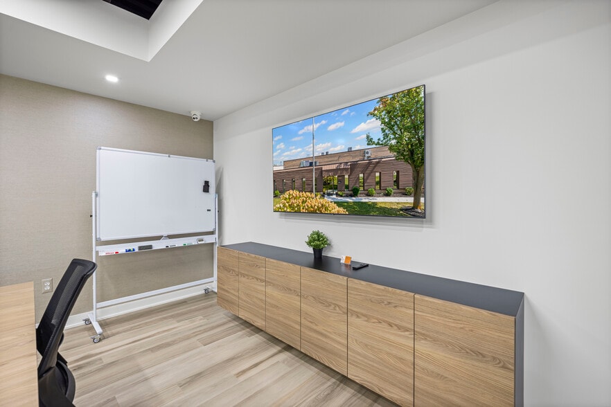 More Photos Of 23936 Industrial Park Dr, Farmington Hills Warehouse For Sale