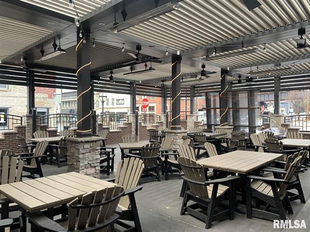 More Photos Of 2108 E 11th St, Davenport Restaurant For Sale